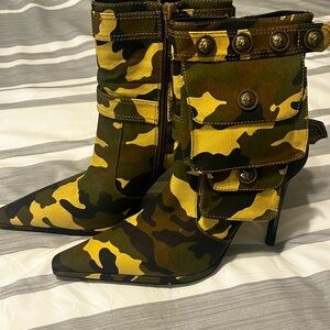 Camo Ankle boots